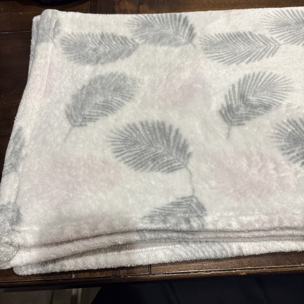 Tahari Gray‎ Pink White Feathers Baby Blanket Plush Soft Lovey Fern Leaf Leaves